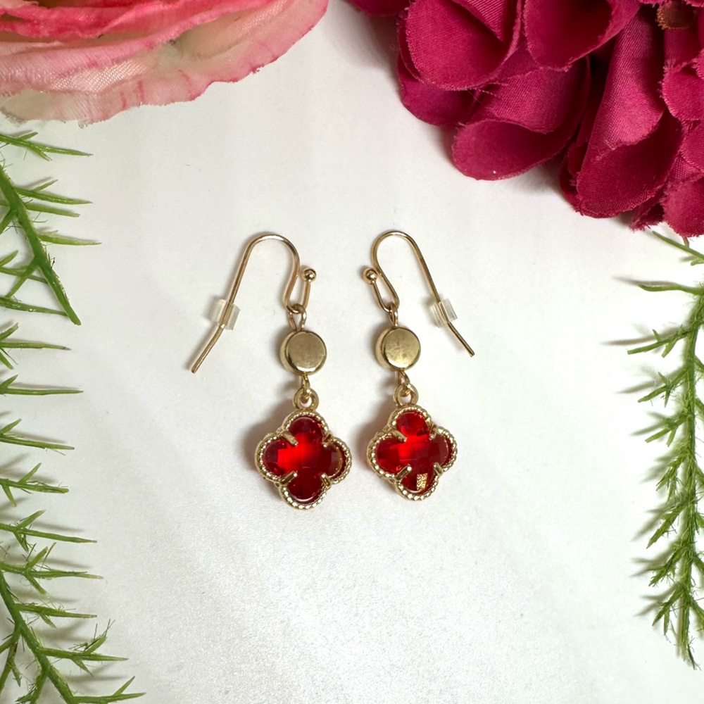 NEW⚜️Crystal Clover Charm Red Glass Earrings - Picture 2 of 6